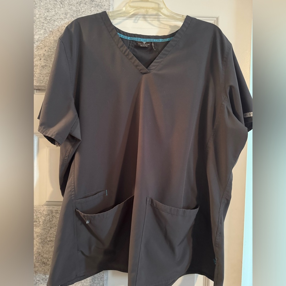 MED COUTURE Gray V-Neck Scrub Top
